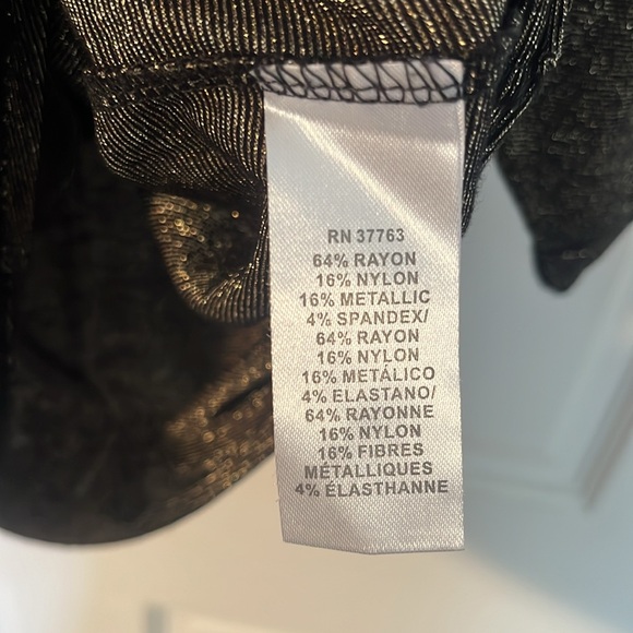 3/4 sleeve | gold and black | blouse | Size Medium - Picture 4 of 6
